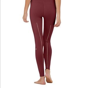 NWT! Alo Yoga